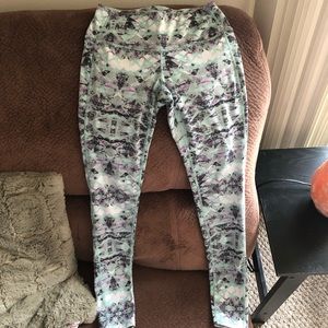 Abstract Aztec leggings